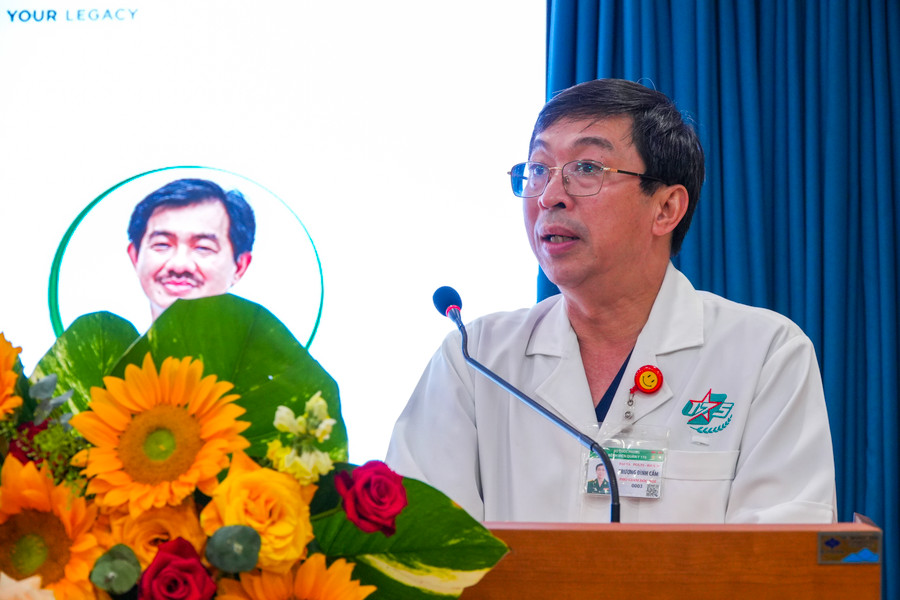 Đại tá, PGS.TS Trương Đình Cẩm - Phó Giám đốc Bệnh viện Quân y 175 chia sẻ tại hội thảo. Đại tá, PGS.TS Trương Đình Cẩm - Phó Giám đốc Bệnh viện Quân y 175 chia sẻ tại hội thảo.