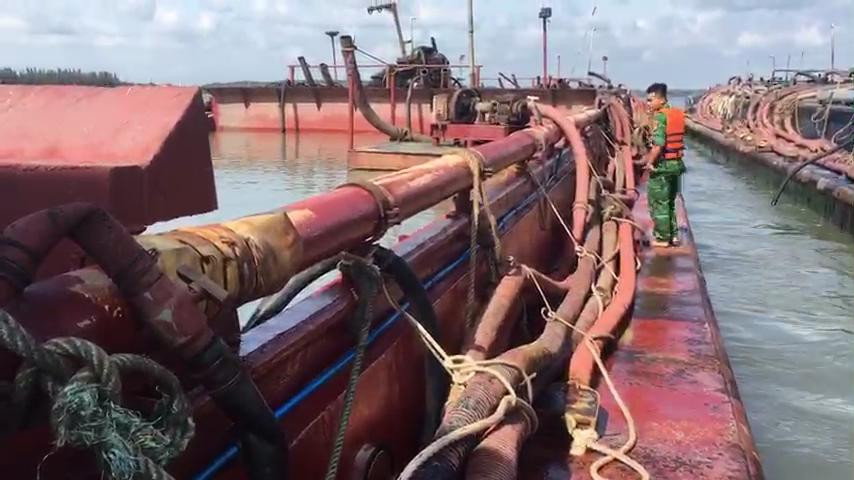 Tổ công tác đồn Biên phòng Long Hoà đang tạm giữ phương tiện để điều tra xử lý.