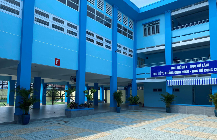 Năm nay TPHCM xây mới thêm nhiều phòng học để giảm áp lực trường lớp cho các đơn vị. Năm nay TPHCM xây mới thêm nhiều phòng học để giảm áp lực trường lớp cho các đơn vị.