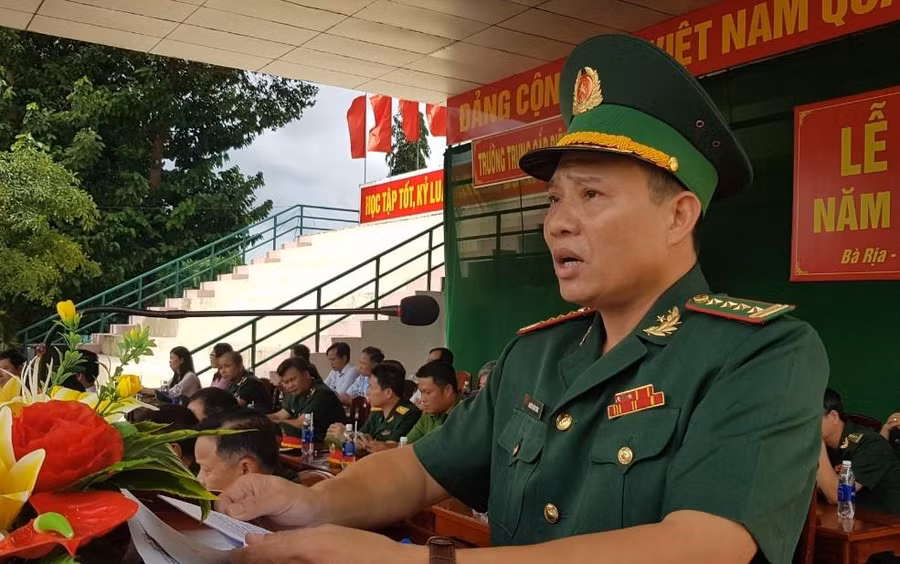 Đại tá Nguyễn Xuân Toàn, Chính uỷ kiêm Phụ trách Hiệu trưởng Trường TCBP2 đọc diễn văn khai giảng năm học 2022-2023.