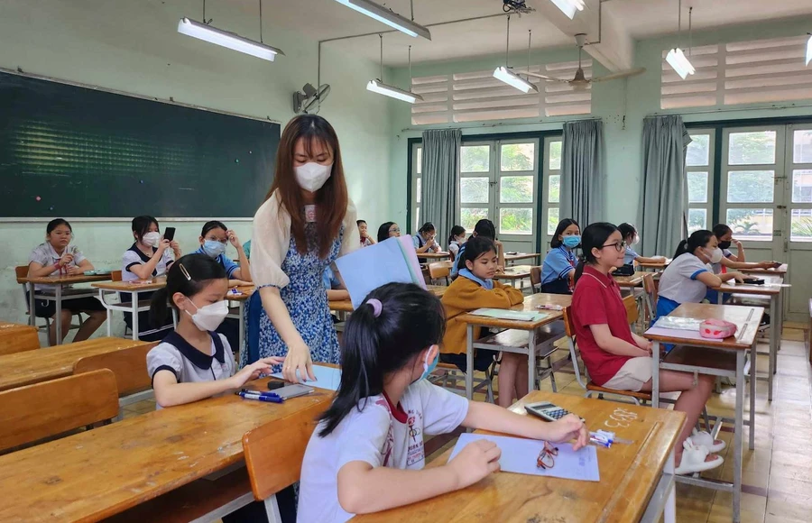 Học sinh tham gia kỳ khảo sát vào Trường THPT chuyên Trần Đại Nghĩa.