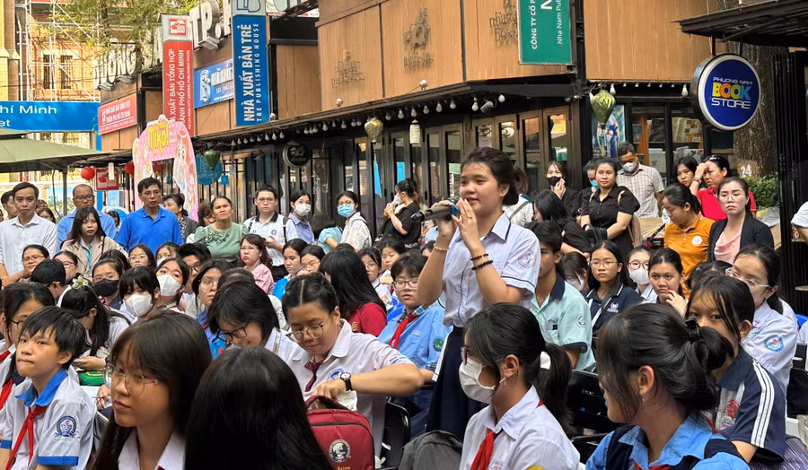 Học sinh tham gia giao lưu tại Hội thi "Lớn lên cùng sách".