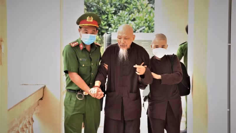 Lê Tùng Vân tại phiên tòa sơ thẩm tháng 7/2022. Ảnh: QA.