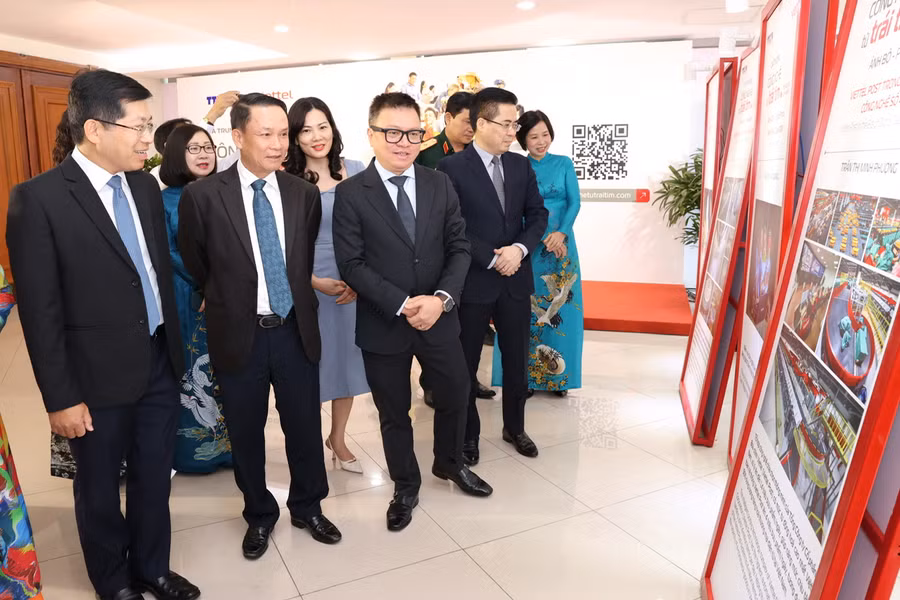 Triển lãm ảnh công nghệ lần đầu tiên tại Hà Nội