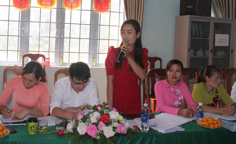 Giáo viên Trường PTDT bán trú Tiểu học Vừ A Dính chia sẻ về việc thực hiện giảng dạy chương trình mới. Giáo viên Trường PTDT bán trú Tiểu học Vừ A Dính chia sẻ về việc thực hiện giảng dạy chương trình mới.