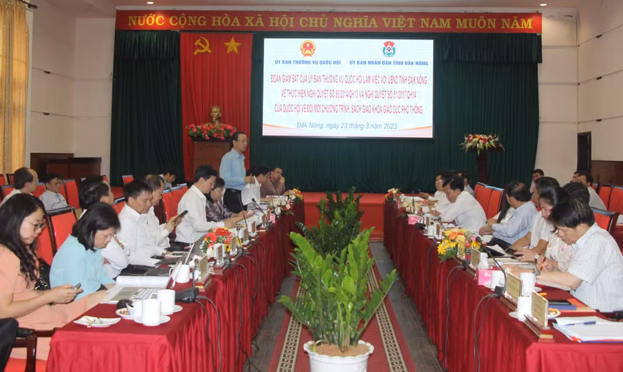 Toàn cảnh buổi làm việc.