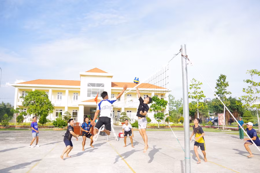 Các đơn vị tổ chức giao lưu bóng chuyền.