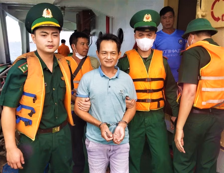 Lực lượng chức năng bắt giữ đối tượng Nghinh.