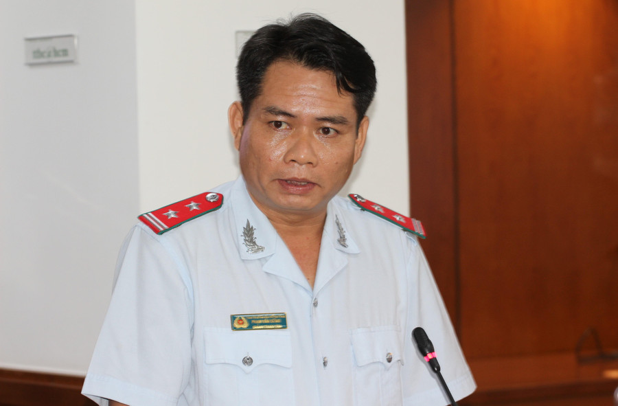 Ông Phạm Văn Dũng, Chánh thanh tra Sở Văn hoá và Thể thao TPHCM trả lời báo chí. Ông Phạm Văn Dũng, Chánh thanh tra Sở Văn hoá và Thể thao TPHCM trả lời báo chí.