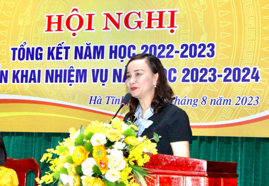 Bà Đặng Thị Quỳnh Diệp - Giám đốc Sở GD&ĐT Hà Tĩnh. Bà Đặng Thị Quỳnh Diệp - Giám đốc Sở GD&ĐT Hà Tĩnh.