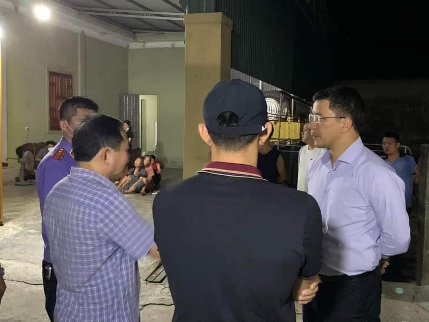 Giám đốc Công an Hà Tĩnh tới hiện trường chỉ đạo điều tra vụ việc. Giám đốc Công an Hà Tĩnh tới hiện trường chỉ đạo điều tra vụ việc.