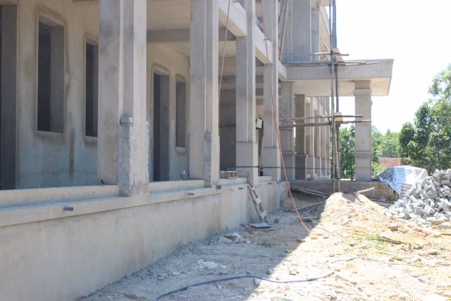 Toàn bộ công trình được đầu tư với số vốn 5,5 tỉ đồng do UBND xã Kỳ Thượng làm chủ đầu tư.