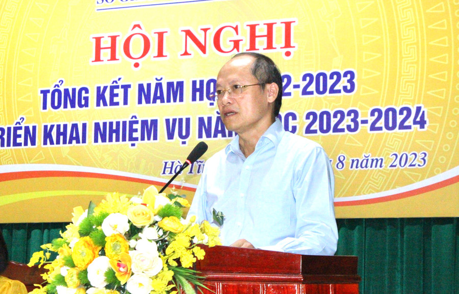 Ông Nguyễn Hồng Lĩnh, Phó Chủ tịch Thường trực UBND tỉnh Hà Tĩnh. Ông Nguyễn Hồng Lĩnh, Phó Chủ tịch Thường trực UBND tỉnh Hà Tĩnh.