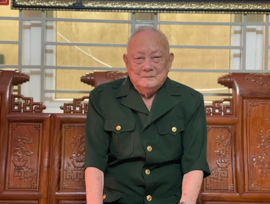 Cựu chiến binh Bùi Vỹ (SN 1931, trú tại phường Nam Hà, TP Hà Tĩnh). Cựu chiến binh Bùi Vỹ (SN 1931, trú tại phường Nam Hà, TP Hà Tĩnh).