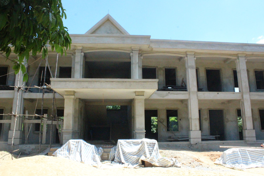 Công trình nhà học bộ môn đang thi công dang dở. Công trình nhà học bộ môn đang thi công dang dở.