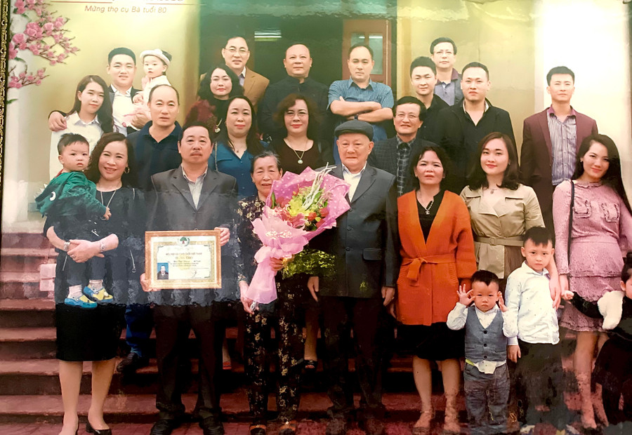 Đại gia đình cựu chiến binh Bùi Vỹ. Đại gia đình cựu chiến binh Bùi Vỹ.