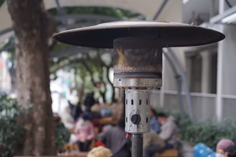 Ngày 24/1, Sở Y tế Hà Nội đã có công văn đề nghị các cơ sở khám, chữa bệnh tăng cường các biện pháp phòng chống rét cho bệnh nhân và người nhà.