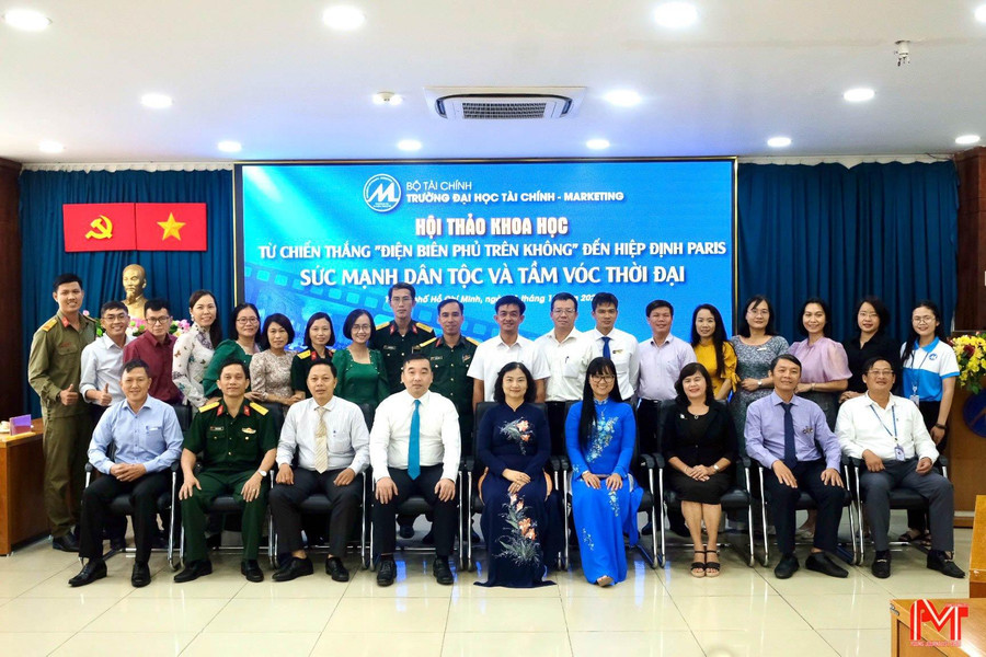 Các đại biểu chụp hình lưu niệm tại hội thảo. Các đại biểu chụp hình lưu niệm tại hội thảo.