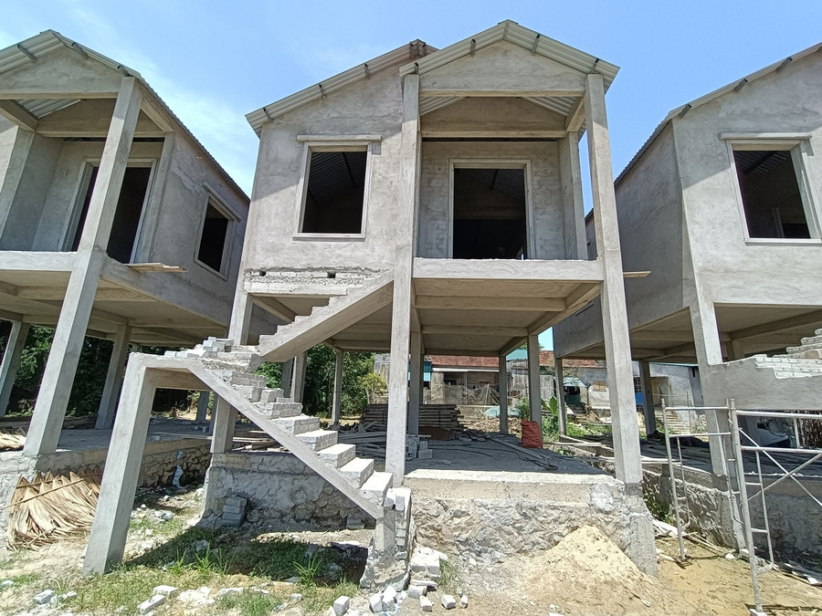 Những căn nhà liền kề được thiết kế cho 24 hộ dân thôn Tiền Phong. Những căn nhà liền kề được thiết kế cho 24 hộ dân thôn Tiền Phong.