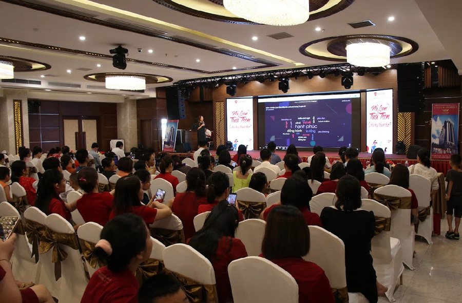 Toàn cảnh hội thảo giáo dục &quot;Nổi loạn tuổi Teen - Cơ hội hay thách thức&quot;.