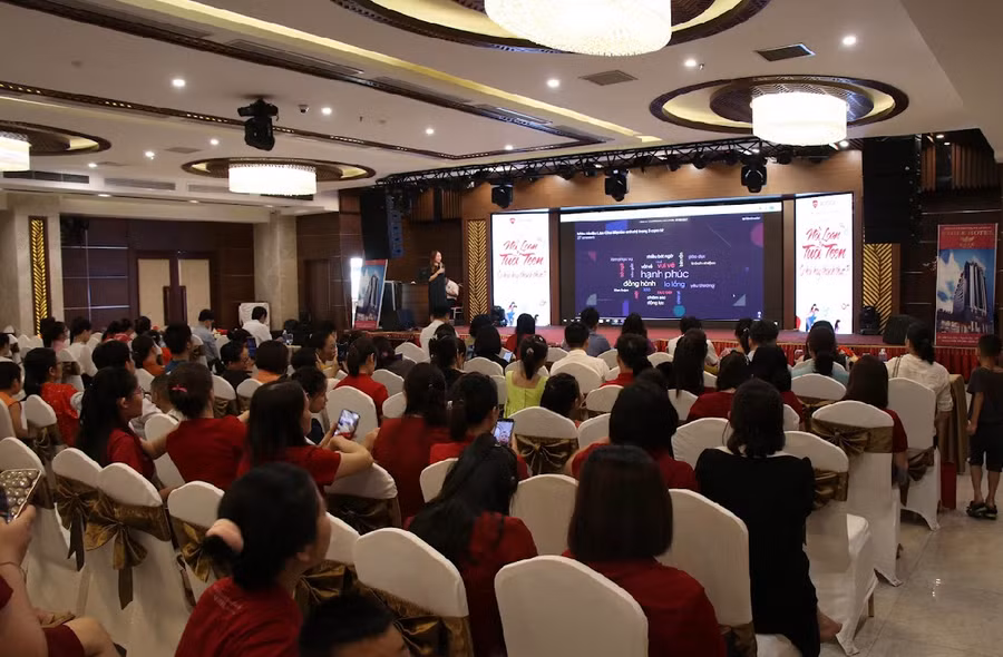 Toàn cảnh hội thảo giáo dục "Nổi loạn tuổi Teen - Cơ hội hay thách thức".