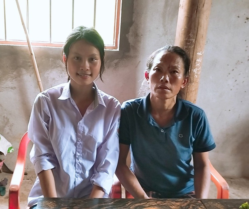 Dù gia đình khó khăn nhưng chưa bao giờ bố mẹ muốn Thảo nghỉ học. Dù gia đình khó khăn nhưng chưa bao giờ bố mẹ muốn Thảo nghỉ học.