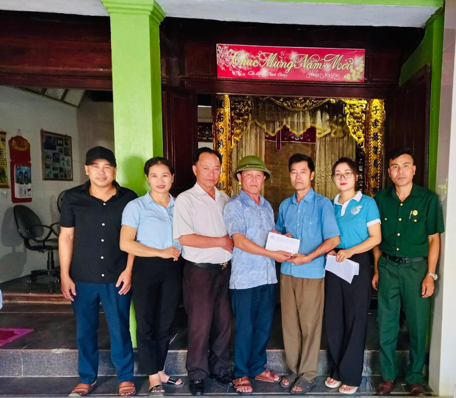 Dịp này, Công ty Điện lực Dầu khí Hà Tĩnh đã trao 20 suất quà đến các gia đình thương binh, liệt sỹ, người có công. Dịp này, Công ty Điện lực Dầu khí Hà Tĩnh đã trao 20 suất quà đến các gia đình thương binh, liệt sỹ, người có công.