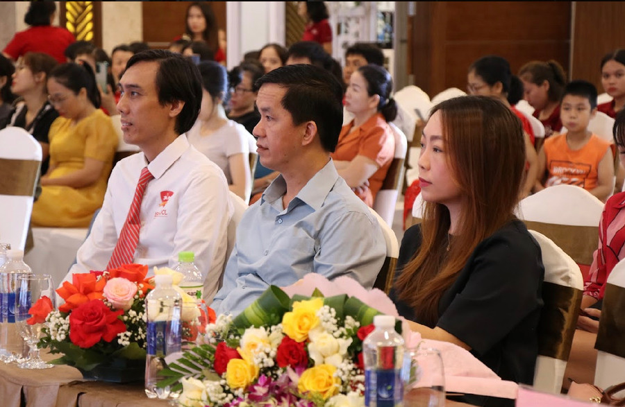 Các đại biểu tham dự hội thảo.