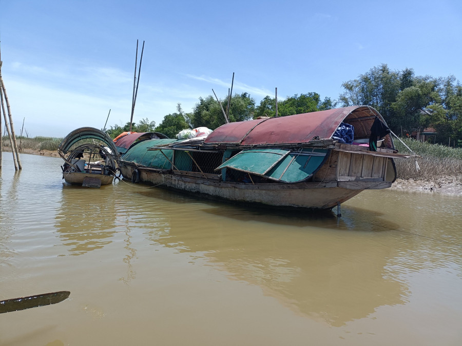 Cuộc sống trên thuyền của các hộ dân thôn Tiền Phong trước đây. Cuộc sống trên thuyền của các hộ dân thôn Tiền Phong trước đây.