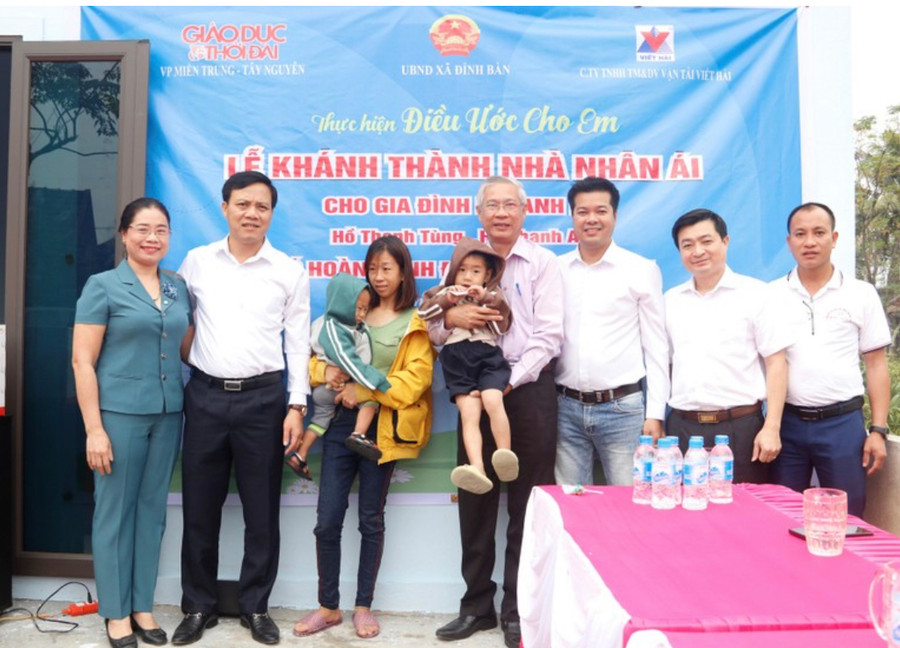 Bàn giao nhà nhân ái tại huyện Thạch Hà, Hà Tĩnh. Bàn giao nhà nhân ái tại huyện Thạch Hà, Hà Tĩnh.