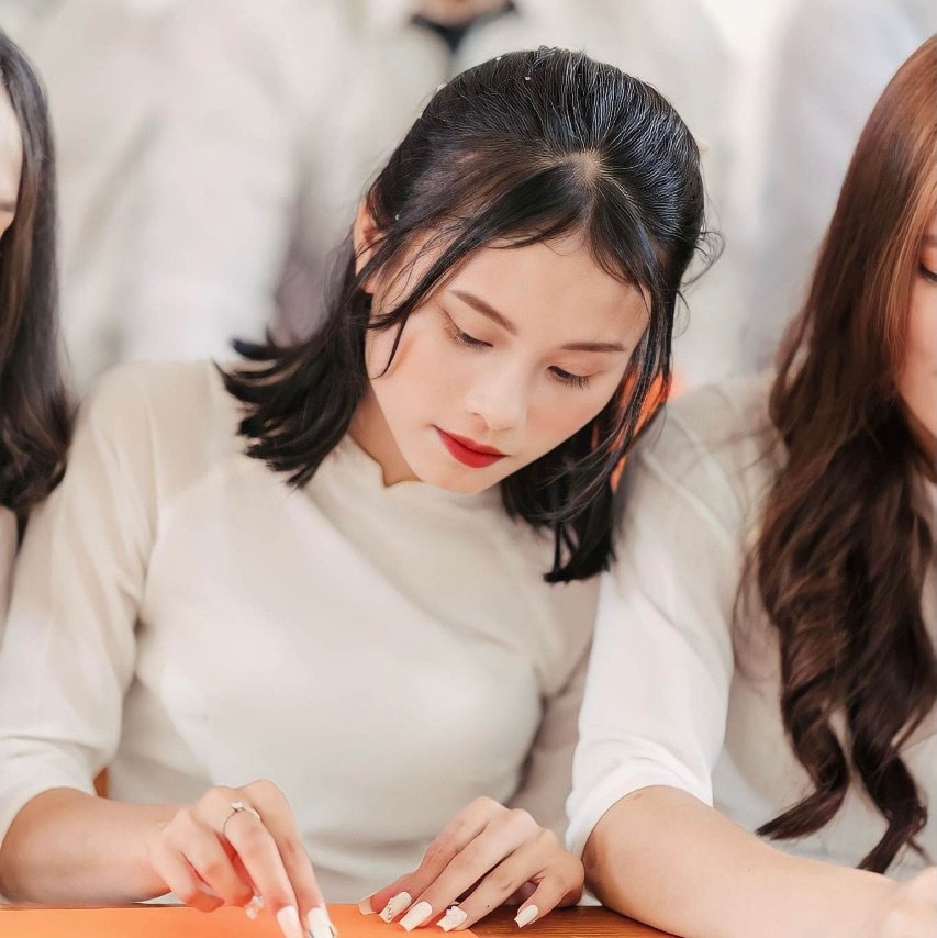 Em Trần Thị Thảo (HS 12A4, Trường THPT Hàm Nghi) - thí sinh có điểm cao nhất Hà Tĩnh. Em Trần Thị Thảo (HS 12A4, Trường THPT Hàm Nghi) - thí sinh có điểm cao nhất Hà Tĩnh.