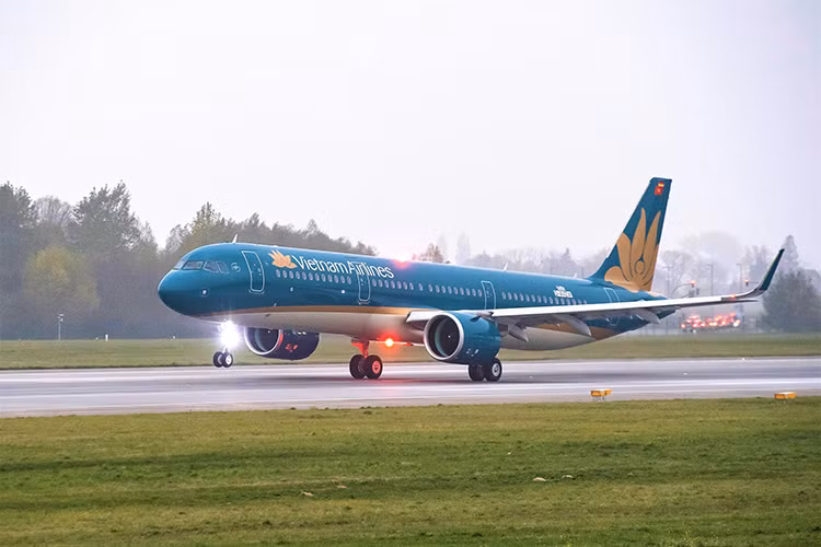 Bão số 2 khiến nhiều chuyến bay bị ảnh hưởng