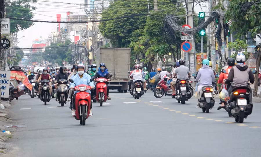 Người dân TPHCM tham gia giao thông.