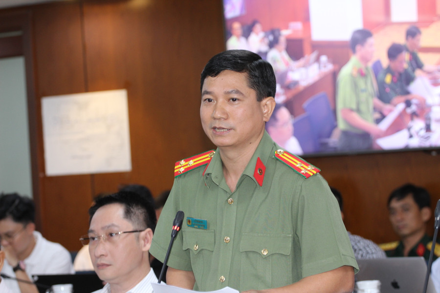 Thượng tá Lê Mạnh Hà thông tin tại buổi họp báo. Thượng tá Lê Mạnh Hà thông tin tại buổi họp báo.