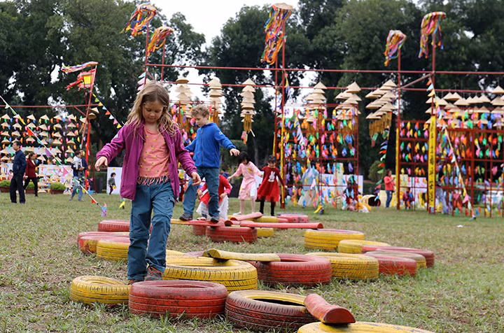 Hoàng thành Thăng Long đa màu sắc với không gian Tết Việt