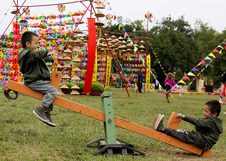 Dịp Tết Nguyên đán năm nay, Hoàng Thành Thăng Long là một trong những điểm đến hấp dẫn của người dân đặc biệt là các em nhỏ.