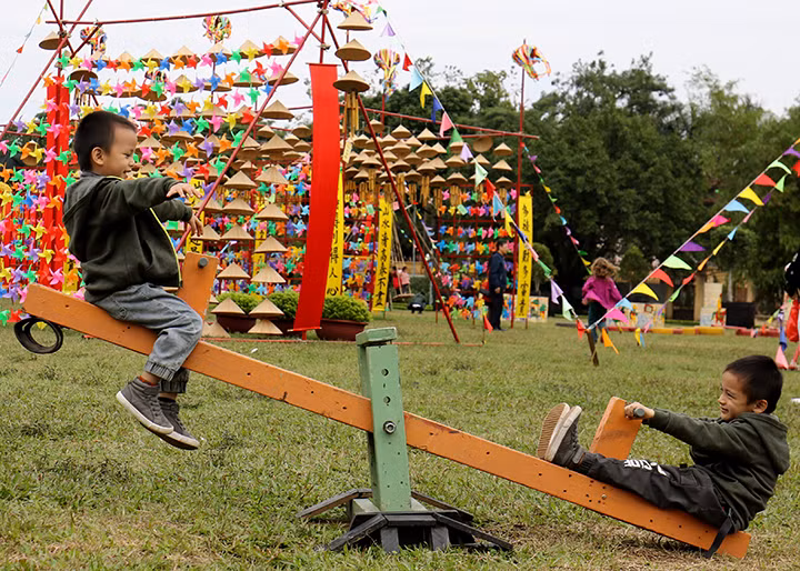 Dịp Tết Nguyên đán năm nay, Hoàng Thành Thăng Long là một trong những điểm đến hấp dẫn của người dân đặc biệt là các em nhỏ.