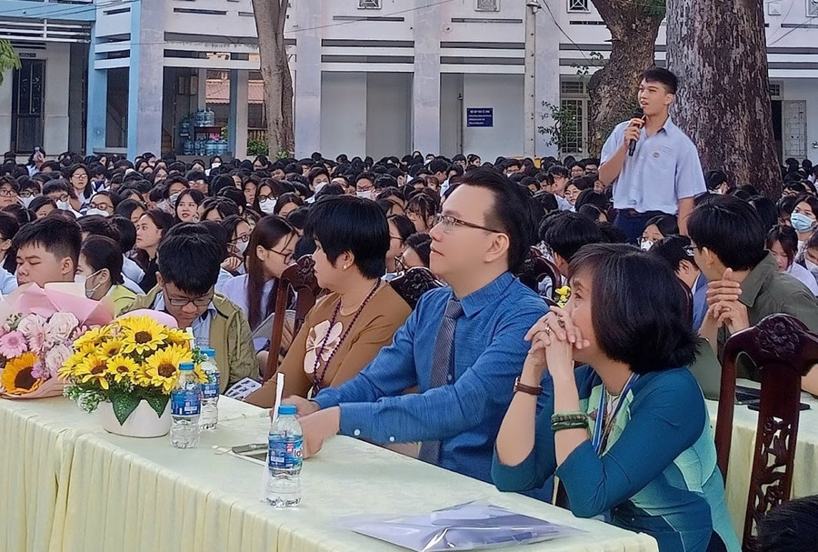 Học sinh tích cực trả lời câu hỏi từ diễn giả.