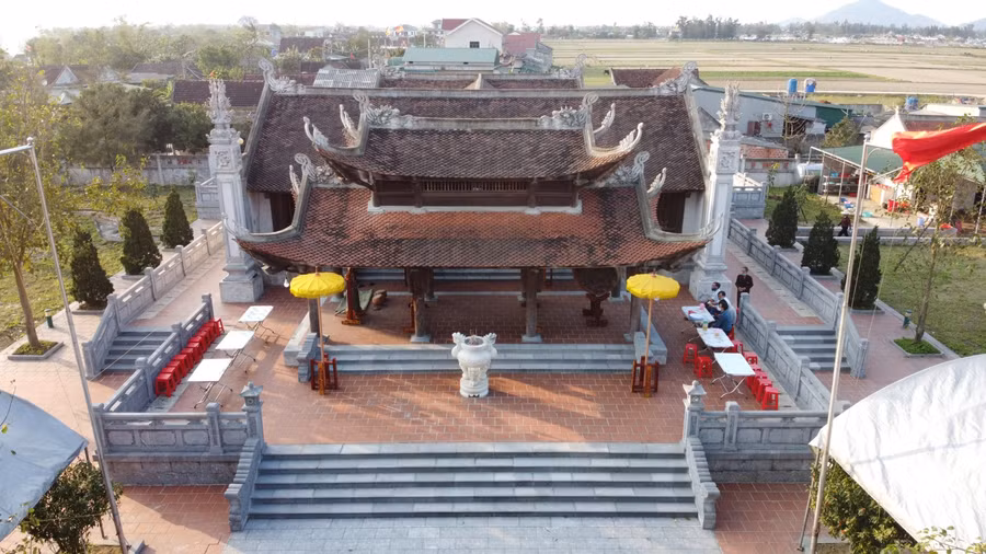 Đền vua Mai Hắc Đế nằm tại làng Mai Lâm (xã Mai Phụ, huyện Lộc Hà, Hà Tĩnh).