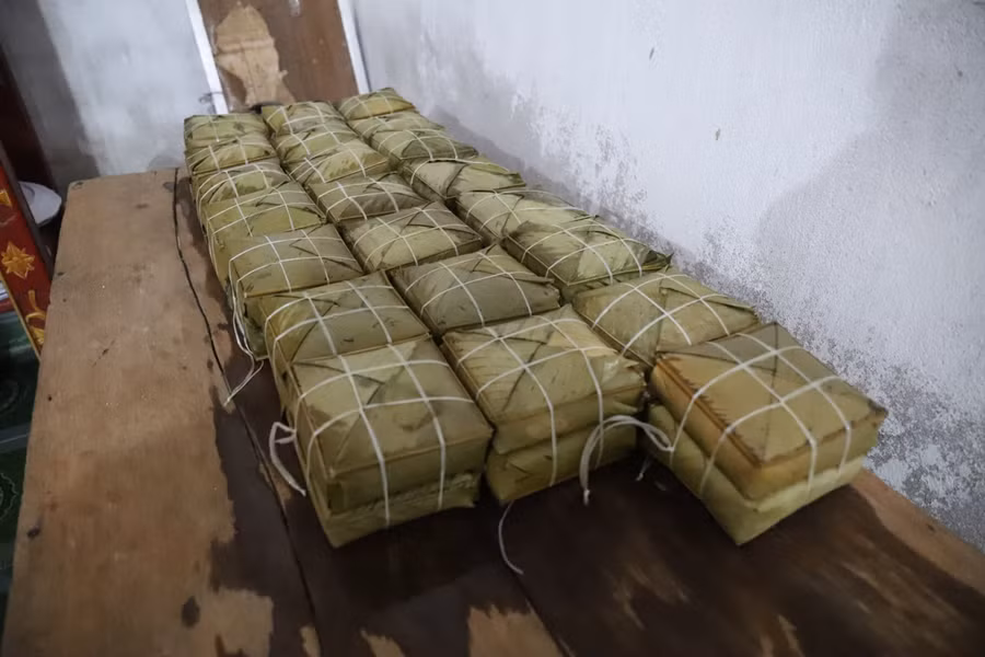 Bánh chưng - nét văn hóa của người dân Mai Phụ trong mâm cúng lễ dâng lên vua Mai