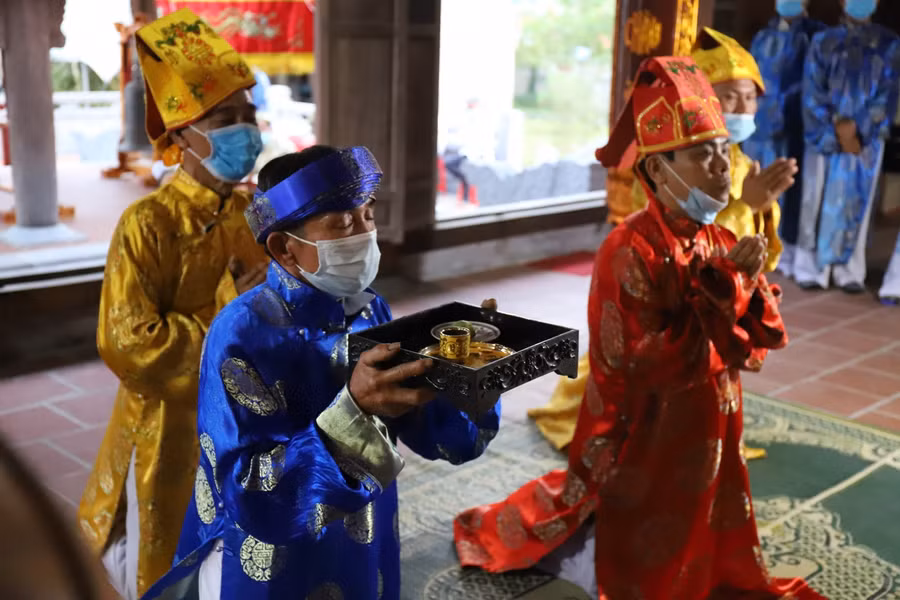 Để đảm bảo công tác phòng dịch, lễ giỗ Vua Mai năm 2021 chỉ cử hành phần lễ. Ngoài ra, mọi người đến dự lễ phải đeo khẩu trang và sát khuẩn trước khi vào đền