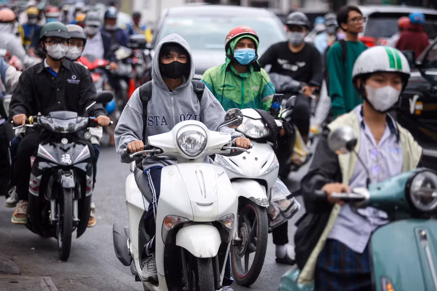 Các cơ sở giáo dục TPHCM không tổ chức giữ xe mô tô, xe gắn máy cho học sinh nếu không có giấy phép lái xe.