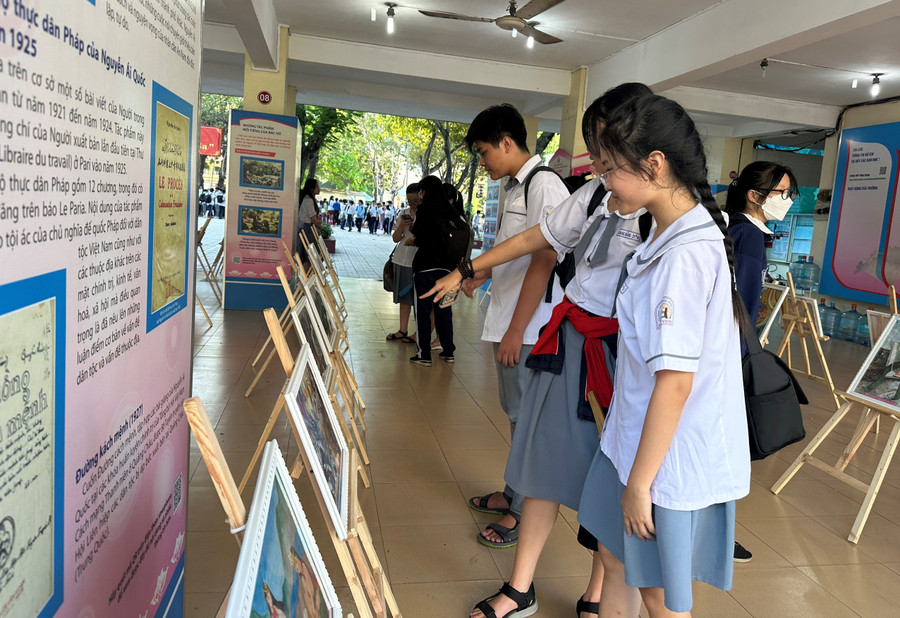 Điểm nhấn tại chương trình chính là khu vực trưng bày các tác phẩm về thời đại Hùng Vương. 52 bức tranh đặc sắc do học sinh vẽ đã được chấm giải và trưng bày tại khu vực sảnh.