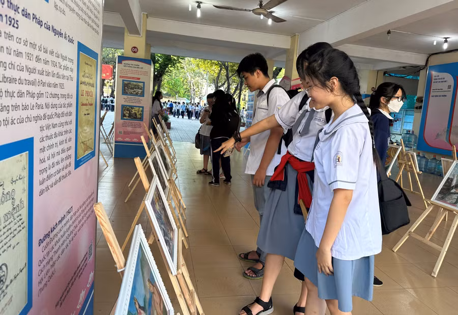 Điểm nhấn tại chương trình chính là khu vực trưng bày các tác phẩm về thời đại Hùng Vương. 52 bức tranh đặc sắc do học sinh vẽ đã được chấm giải và trưng bày tại khu vực sảnh.