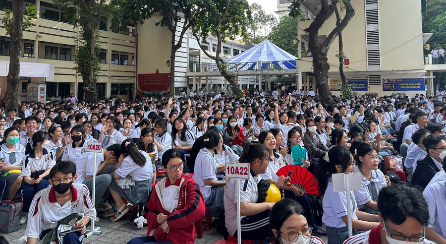 Học sinh Trường THPT Hùng Vương háo hức trong dịp nhà trường tổ chức các hoạt động hướng đến giỗ Tổ vua Hùng.