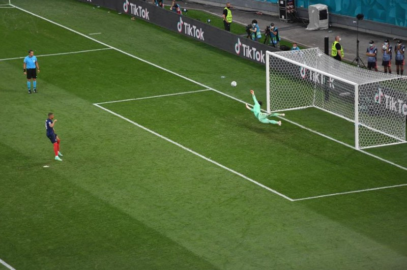 Mbappe hỏng penalty, Thụy Sĩ tạo địa chấn loại Pháp khỏi Euro 2020 ảnh 14 Mbappe hỏng pen, Thụy Sĩ tạo địa chấn loại Pháp trong trận cầu điên rồ - ảnh 15