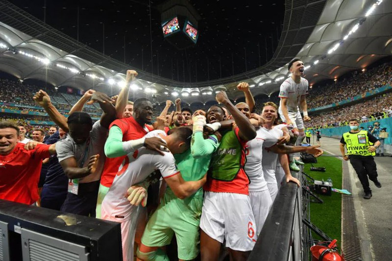 Mbappe hỏng penalty, Thụy Sĩ tạo địa chấn loại Pháp khỏi Euro 2020 ảnh 20 Mbappe hỏng pen, Thụy Sĩ tạo địa chấn loại Pháp trong trận cầu điên rồ - ảnh 21