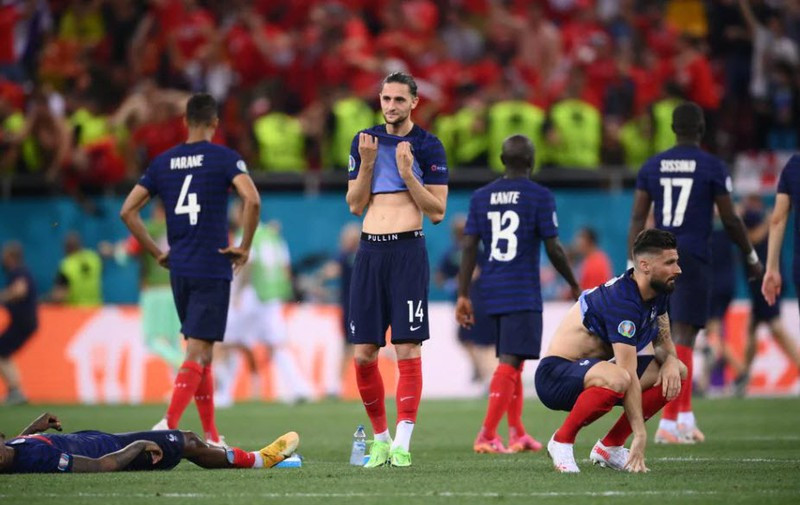 Mbappe hỏng penalty, Thụy Sĩ tạo địa chấn loại Pháp khỏi Euro 2020 ảnh 16 Mbappe hỏng pen, Thụy Sĩ tạo địa chấn loại Pháp trong trận cầu điên rồ - ảnh 17
