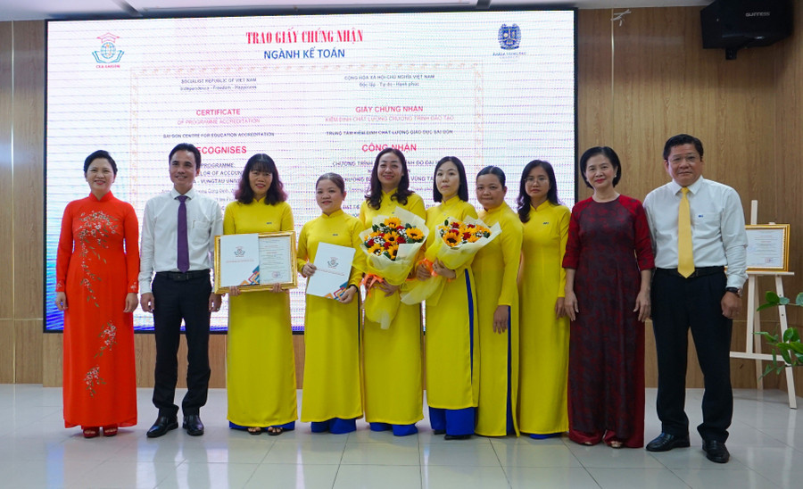 Ngành Kế toán nhận giấy Chứng nhận kiểm định chất lượng. Ngành Kế toán nhận giấy Chứng nhận kiểm định chất lượng.