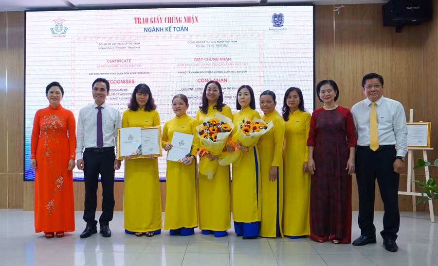 Ngành Kế toán nhận giấy Chứng nhận kiểm định chất lượng.